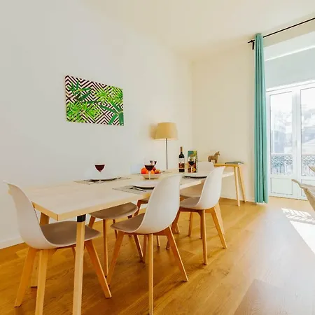 The Savoy Truffle A Chic Retreat With The View アパート